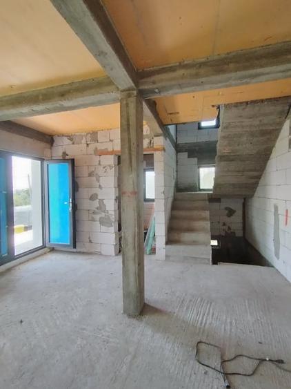 Casă individuală cu 7 camere cu Canalizare în Bucovăț