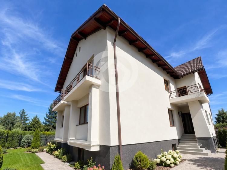 Duplex cu 18 camere cu Canalizare în Calea Dumbrăvii