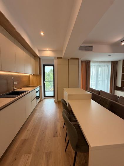 Apartament cu 3 camere decomandat în Băneasa