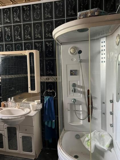 Casă individuală cu 15 camere cu Piscina în Comănești