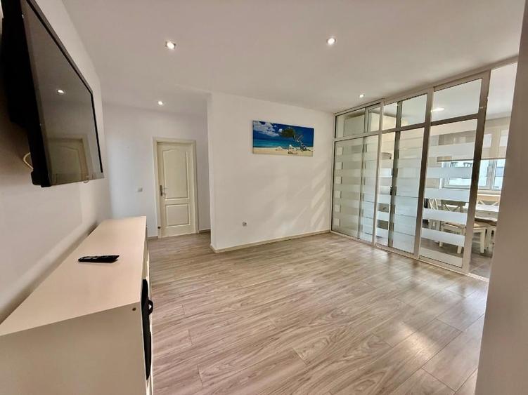 Apartament cu 3 camere semidecomandat, mobilat în Florești