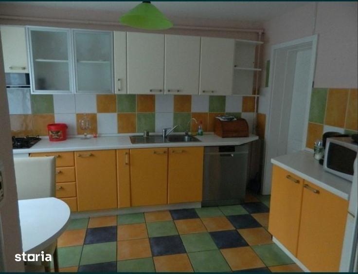 Inchiriez casa in centru 5 camere - 2