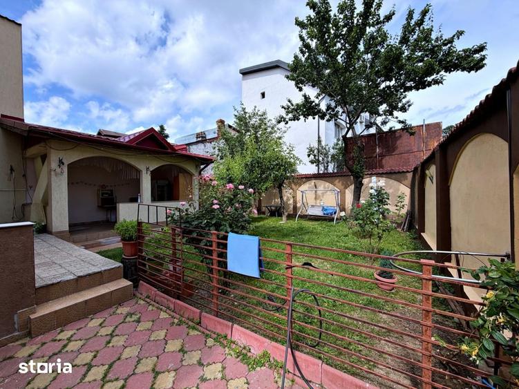 Casă cu 8 camere cu Teren 471 Mp în Centrul Civic
