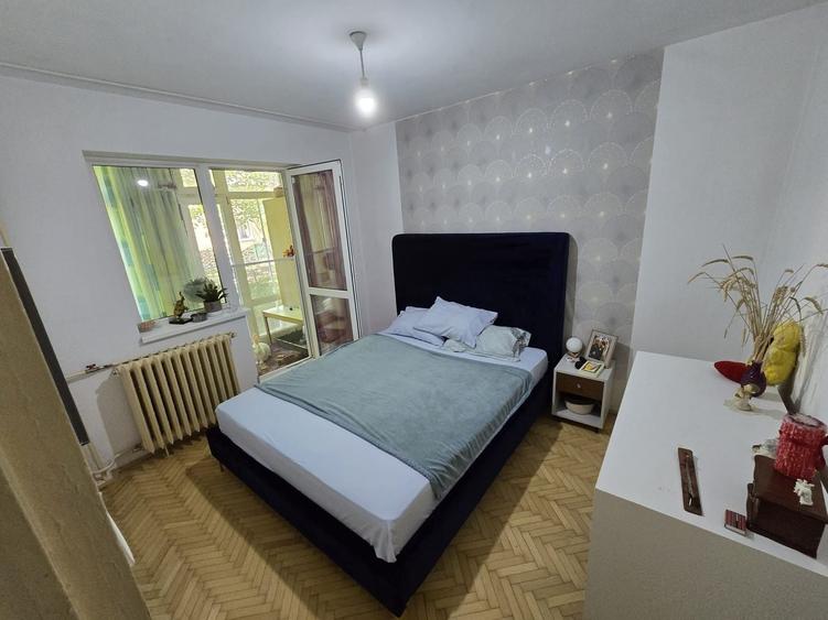 Apartament cu 3 camere semidecomandat, mobilat în Girocului