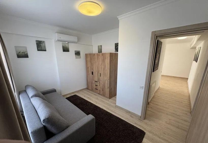 Apartament cu 3 camere semidecomandat în Pipera
