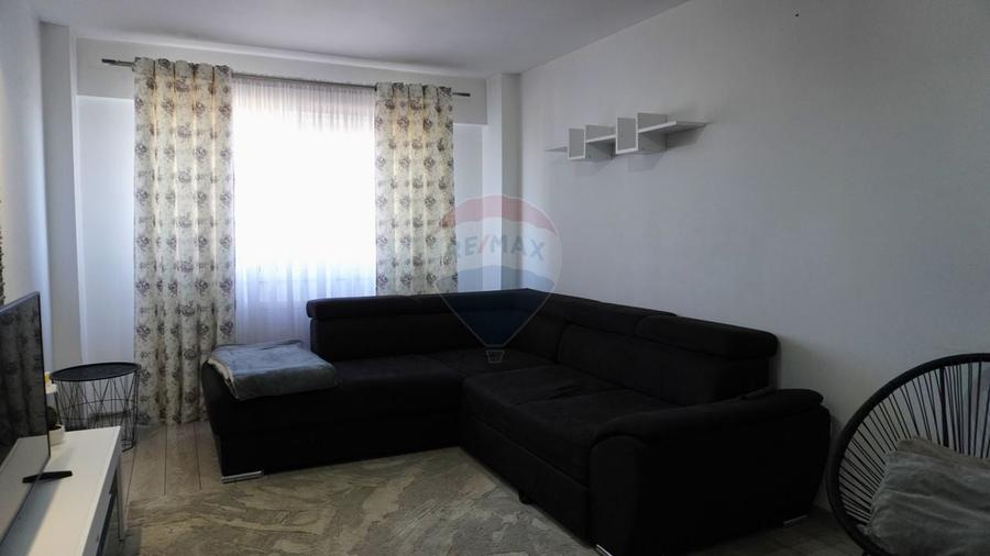 Apartament cu 3 camere decomandat în Calea București