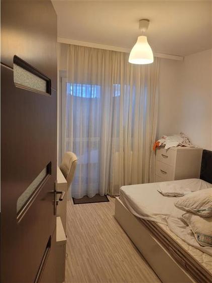 Apartament cu 3 camere decomandat, mobilat în Bistrița Lac