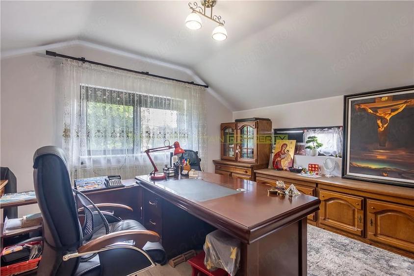 Casă cu 5 camere cu Teren 300 Mp în Central