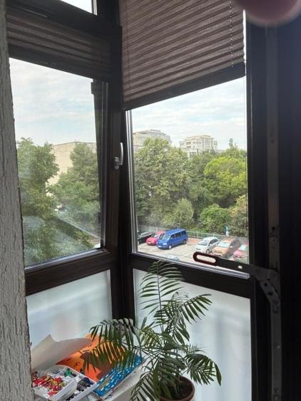 Apartament cu 3 camere decomandat, mobilat în Titan
