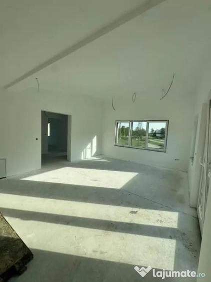 Casă cu 3 camere cu Teren 9000 Mp în Tăuții-Măgherăuș