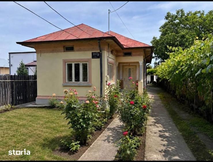 Casă cu 4 camere cu Teren 1300 Mp în Central