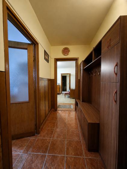 Apartament cu 2 camere semidecomandat, mobilat în