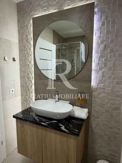 Casă individuală cu 9 camere cu Canalizare în Sânmartin
