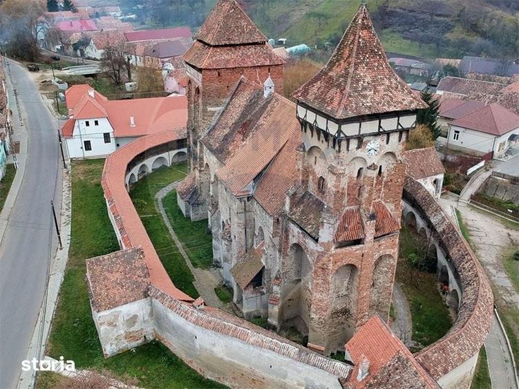 Casă cu 4 camere cu Teren 1084 Mp în Vale