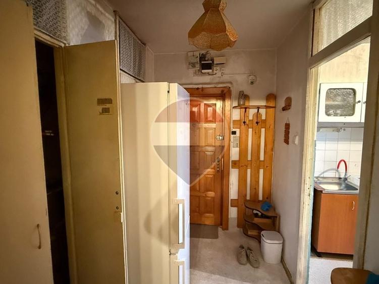 Apartament cu 2 camere semidecomandat, mobilat în Militari
