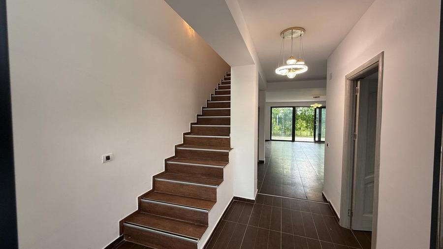 Duplex cu 5 camere cu Garaj în Corbeanca