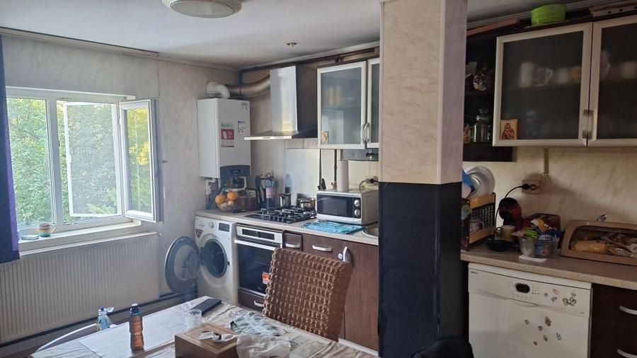 Apartament cu 3 camere decomandat în Central