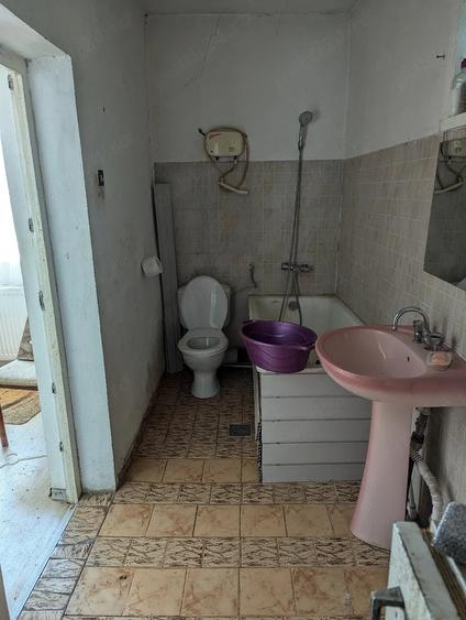 Casă cu 5 camere cu Teren 1000 Mp în Pomi