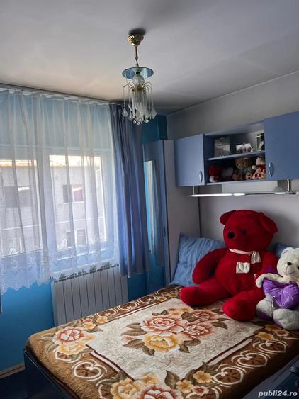 Apartament cu 3 camere semidecomandat în Autogară