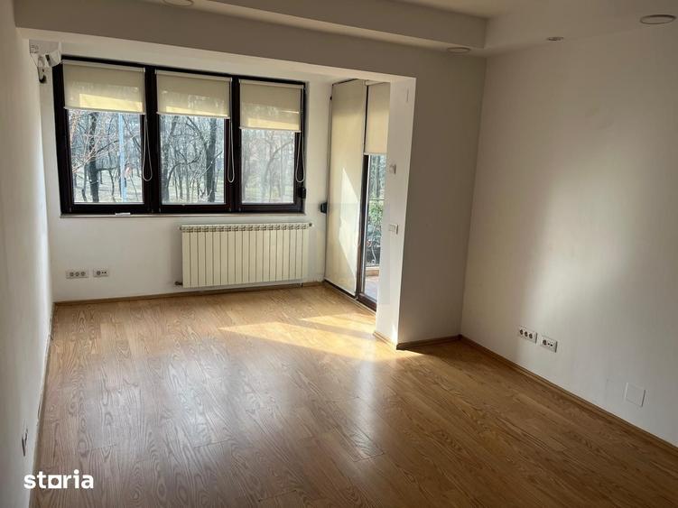 Casă cu 7 camere decomandat cu Teren 120 Mp în Floreasca