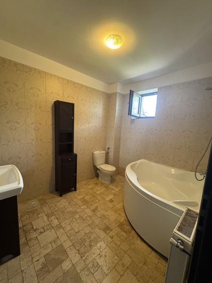 Casă cu 4 camere cu Teren 250 Mp în Central