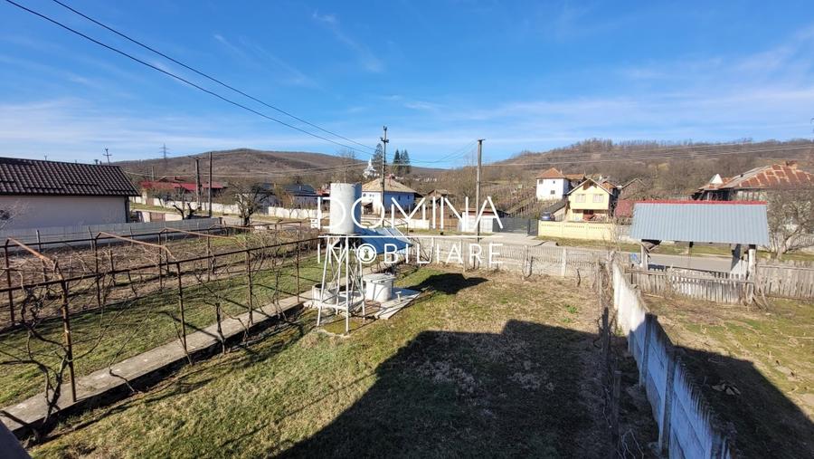 Casă individuală cu 5 camere cu Teren 1389 Mp în Căpreni