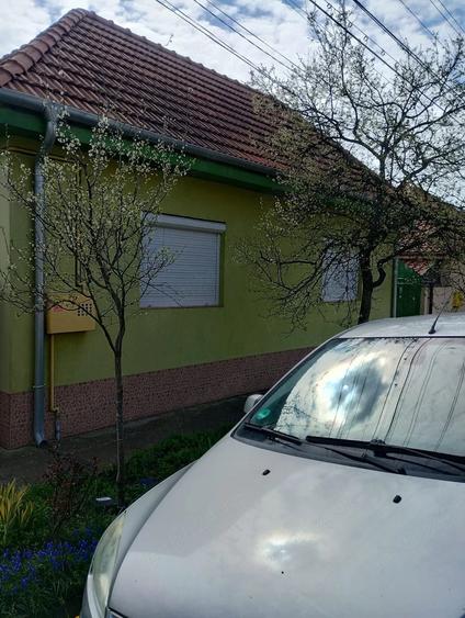 Casă cu 4 camere cu Teren 376 Mp în Ghirodei
