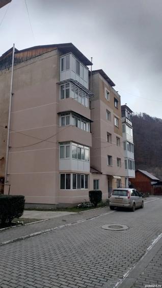 Apartament cu 2 camere decomandat în Băi