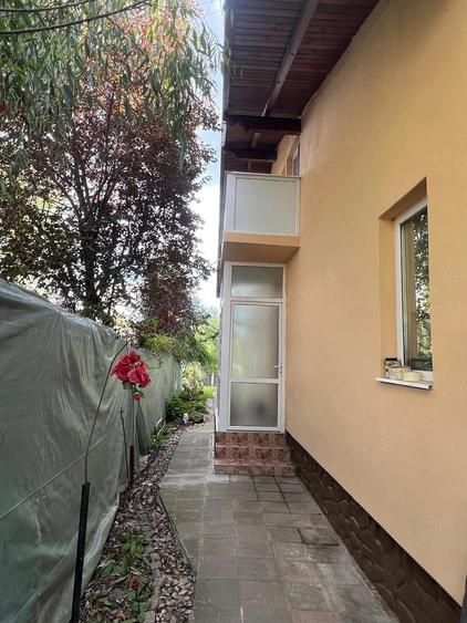 Casă cu 5 camere cu Teren 611 Mp în Cornu