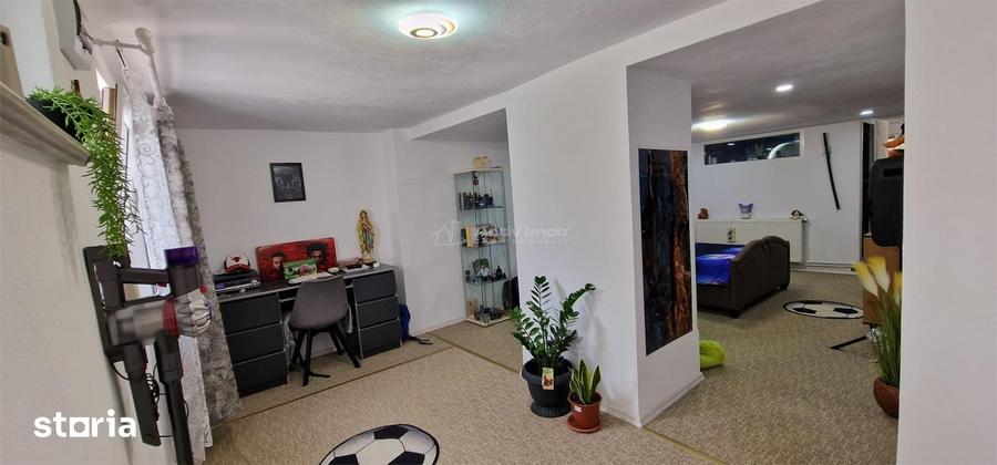 Casă cu 6 camere cu Teren 216 Mp în Muncitoresc