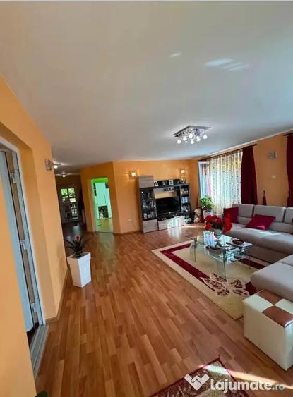 Casă cu 5 camere în Oncea
