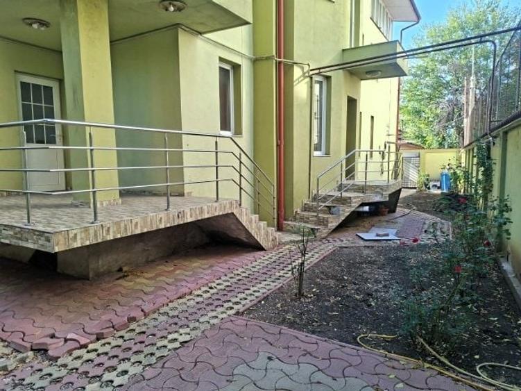 Casă individuală cu 10 camere cu Garaj în Doamna Ghica