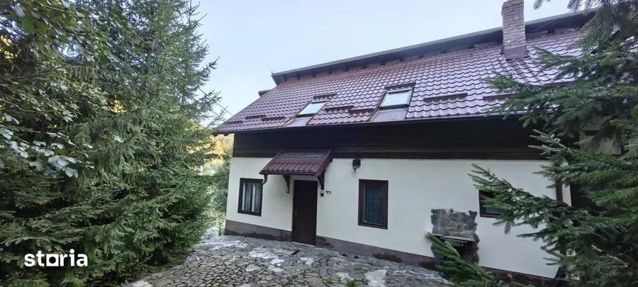 Casă cu Teren 1200 Mp în Moieciu