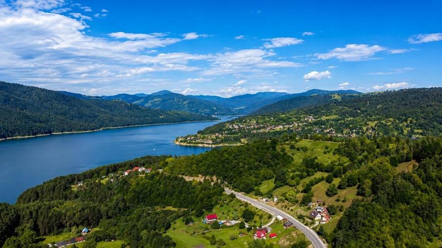 Teren intravilan de 9444 mp, în Hangu