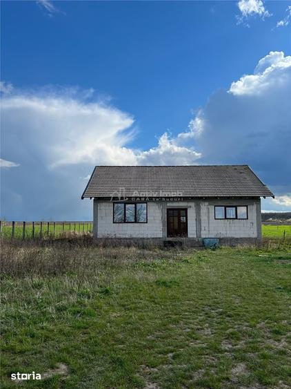 Casă cu 3 camere cu Teren 4600 Mp în Husasău de Tinca