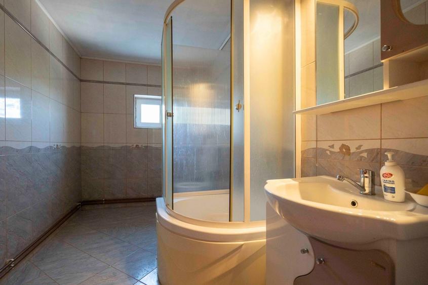 Casă individuală cu 5 camere cu Canalizare în Salca