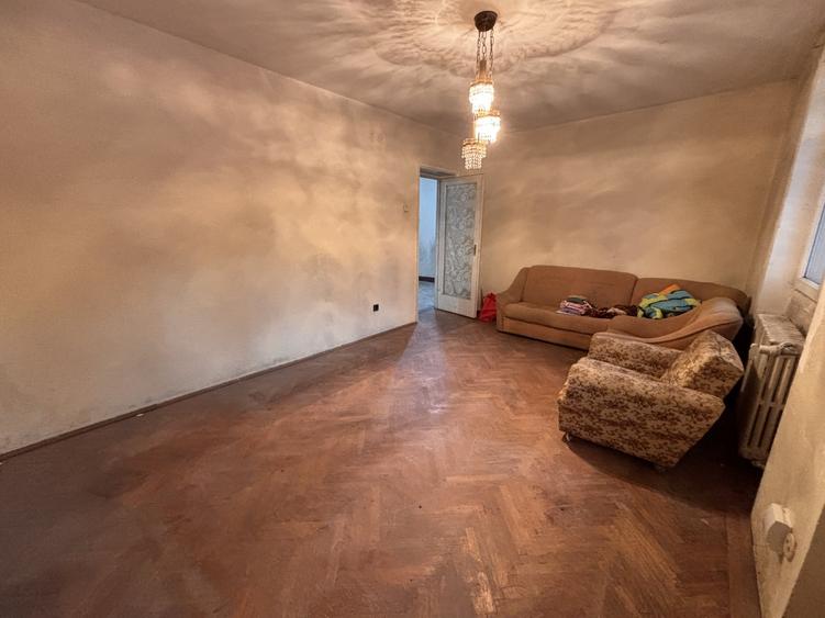 Apartament cu 3 camere decomandat în Ștefan cel Mare