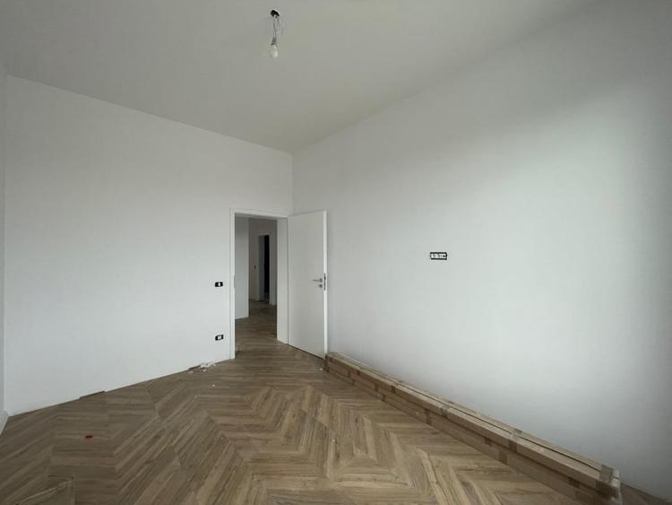 Duplex cu 4 camere cu Teren 375 Mp în Urseni