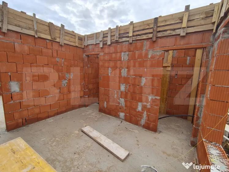 Casă cu 4 camere cu Teren 500 Mp în Sântandrei