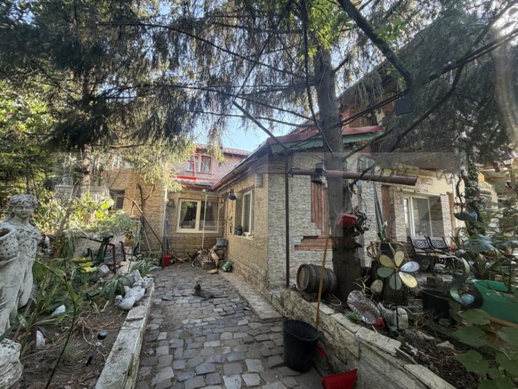 Casă cu 5 camere cu Teren 777 Mp în Breasta