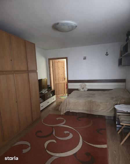 Casă cu 5 camere cu Teren 990 Mp în Ghercești