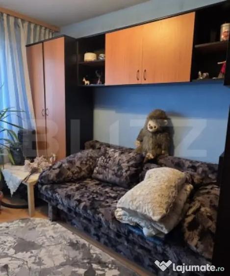 Apartament cu 4 camere decomandat în B-dul București