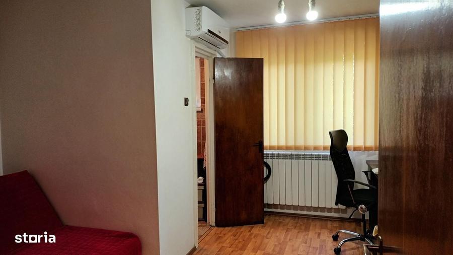 Garsonieră decomandată în Costin Georgian