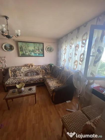Apartament cu 2 camere semidecomandat, mobilat în Central
