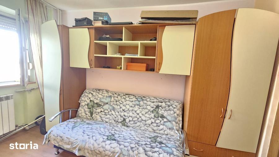 Apartament cu 3 camere decomandat în Micro 17