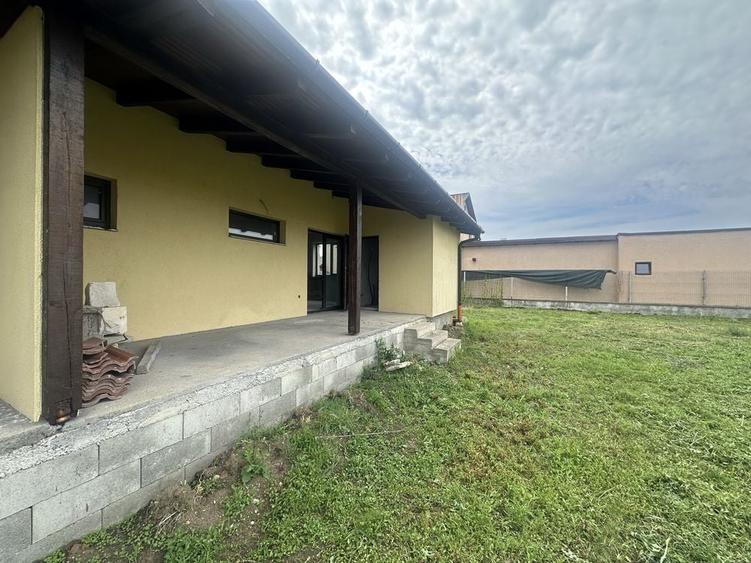 Casă cu 4 camere în Dorolț