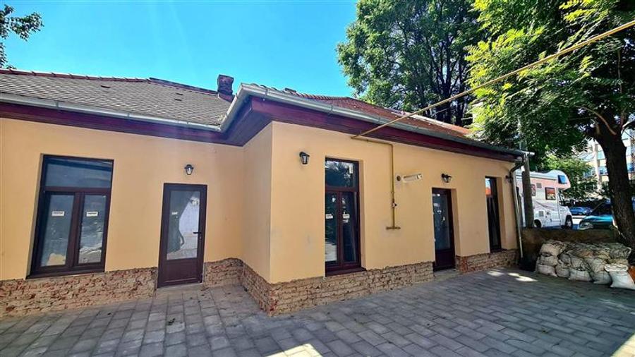 Casă individuală cu 2 camere cu Canalizare în Central