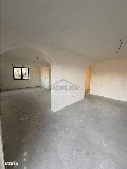 Casă cu 4 camere cu Teren 8400 Mp în Pătrăuți