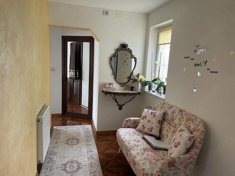 Apartament cu 3 camere decomandat în Teilor