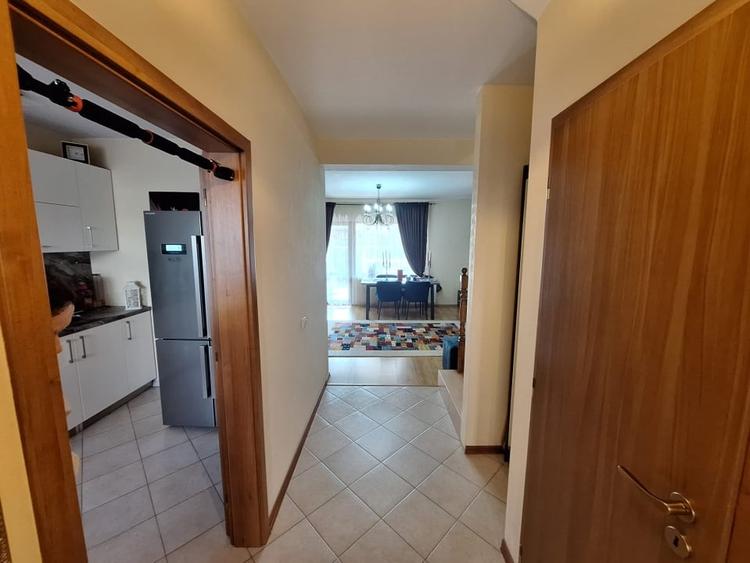 Duplex cu 3 camere cu Piscina în Micești